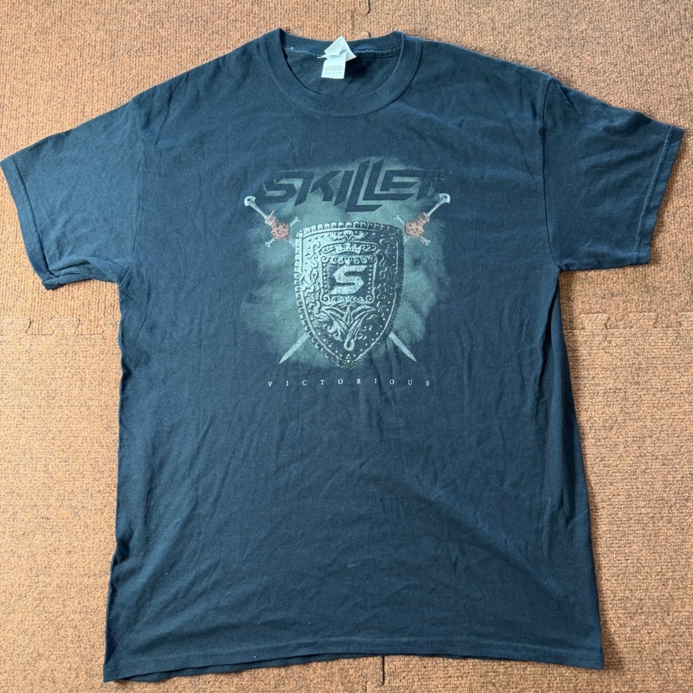 A- Skillet Band Shirt Mens Large Black Victorious Tour Graphic Tee Gildan Cotton